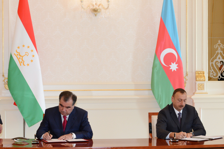 Azərbaycan və Tacikistan arasında bir sıra sənədlər imzalanıb (FOTO)