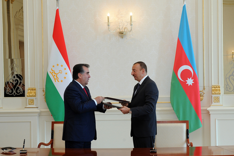 Azərbaycan və Tacikistan arasında bir sıra sənədlər imzalanıb (FOTO)