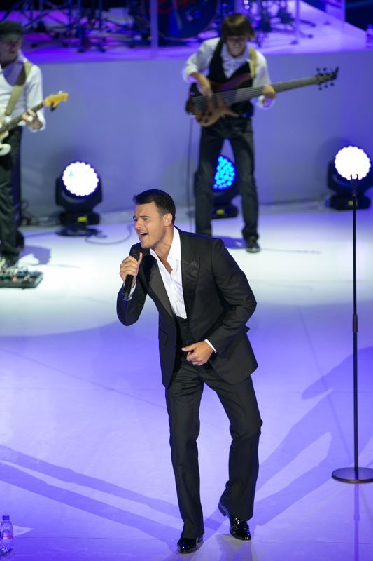 Emin Ağalarov Bakıda geniş konsert proqramı ilə çıxış edib (FOTO)