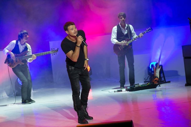Emin Ağalarov Bakıda geniş konsert proqramı ilə çıxış edib (FOTO)