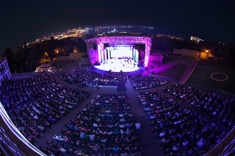 Emin Ağalarov Bakıda geniş konsert proqramı ilə çıxış edib (FOTO)