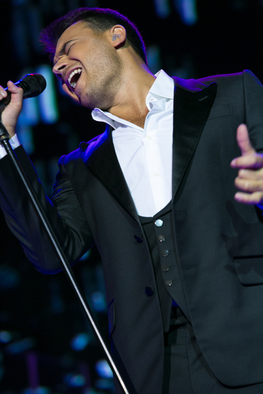 Emin Ağalarov Bakıda geniş konsert proqramı ilə çıxış edib (FOTO)