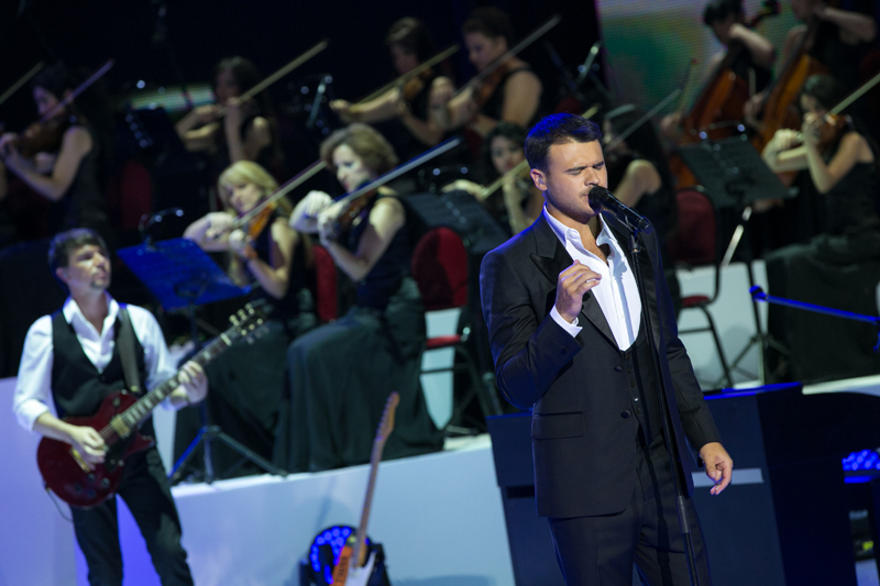 Emin Ağalarov Bakıda geniş konsert proqramı ilə çıxış edib (FOTO)