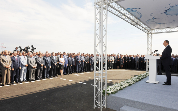 Prezident İlham Əliyev Hacıqabulda Şirvan-Muğan qrup su kəmərinin təməlqoyma mərasimində iştirak edib (FOTO)