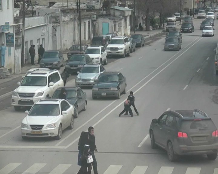 Bakıda məktəblilərin "yol kabusu" (VİDEO)