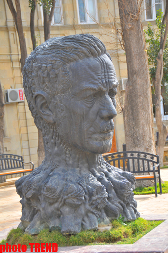 Tarixi yaşadan heykəllər (FOTO)