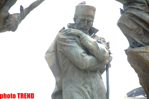 Tarixi yaşadan heykəllər (FOTO)