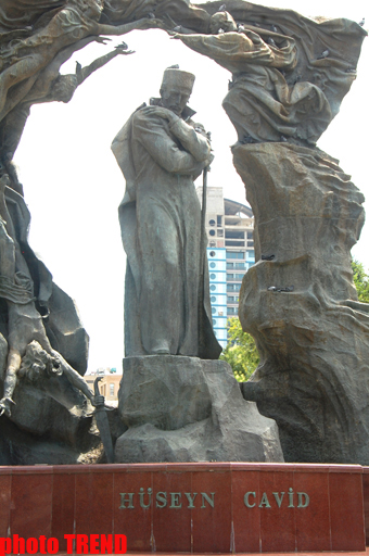 Tarixi yaşadan heykəllər (FOTO)