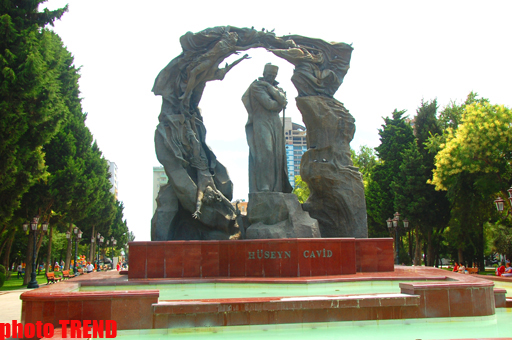 Tarixi yaşadan heykəllər (FOTO)