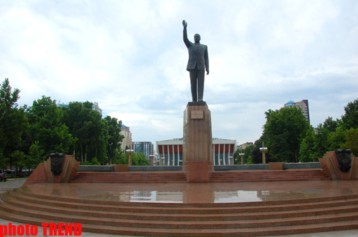Tarixi yaşadan heykəllər (FOTO)
