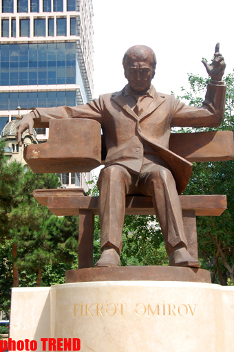 Tarixi yaşadan heykəllər (FOTO)