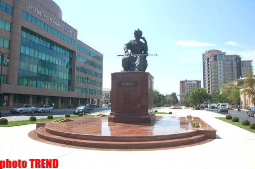 Tarixi yaşadan heykəllər (FOTO)