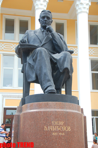 Tarixi yaşadan heykəllər (FOTO)