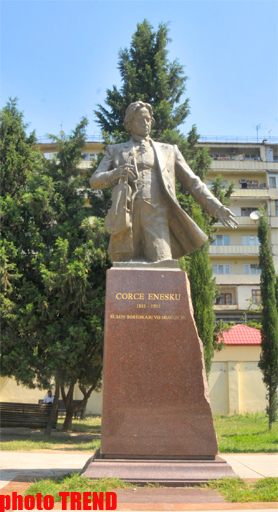 Tarixi yaşadan heykəllər (FOTO)