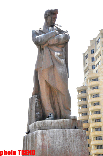 Tarixi yaşadan heykəllər (FOTO)