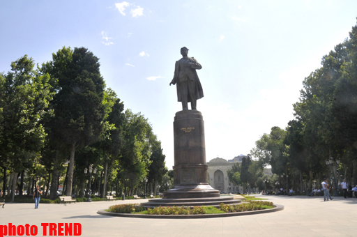 Tarixi yaşadan heykəllər (FOTO)