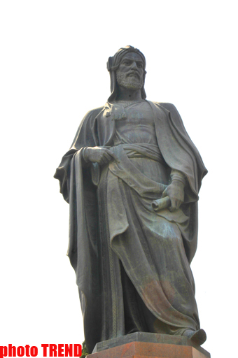 Tarixi yaşadan heykəllər (FOTO)