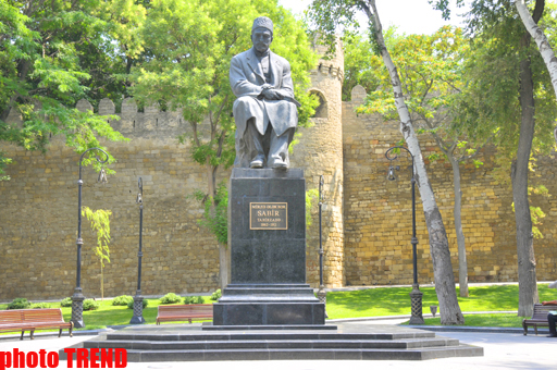 Tarixi yaşadan heykəllər (FOTO)