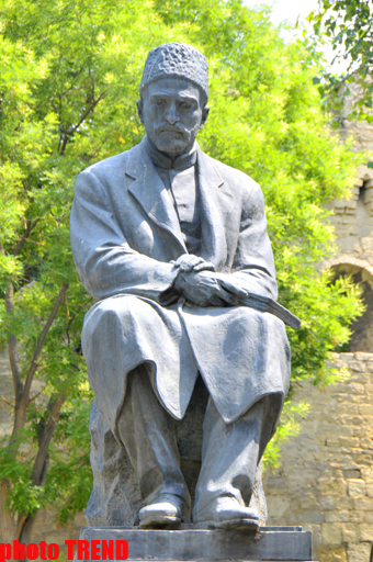 Tarixi yaşadan heykəllər (FOTO)
