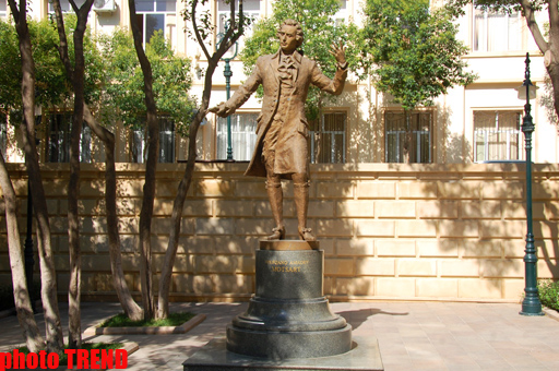 Tarixi yaşadan heykəllər (FOTO)
