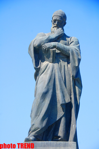 Tarixi yaşadan heykəllər (FOTO)
