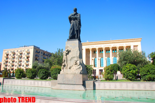 Tarixi yaşadan heykəllər (FOTO)