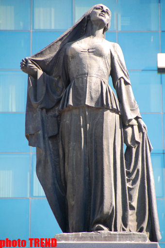 Tarixi yaşadan heykəllər (FOTO)