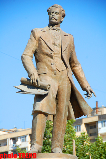 Tarixi yaşadan heykəllər (FOTO)