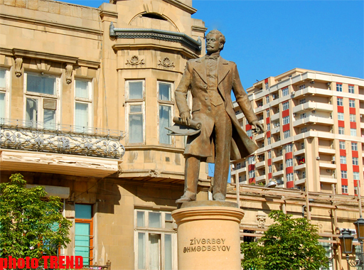 Tarixi yaşadan heykəllər (FOTO)