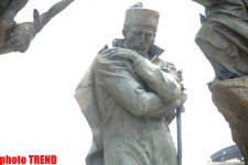 Tarixi yaşadan heykəllər (FOTO)