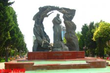 Tarixi yaşadan heykəllər (FOTO)