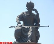 Tarixi yaşadan heykəllər (FOTO)