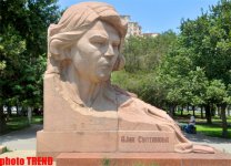 Tarixi yaşadan heykəllər (FOTO)