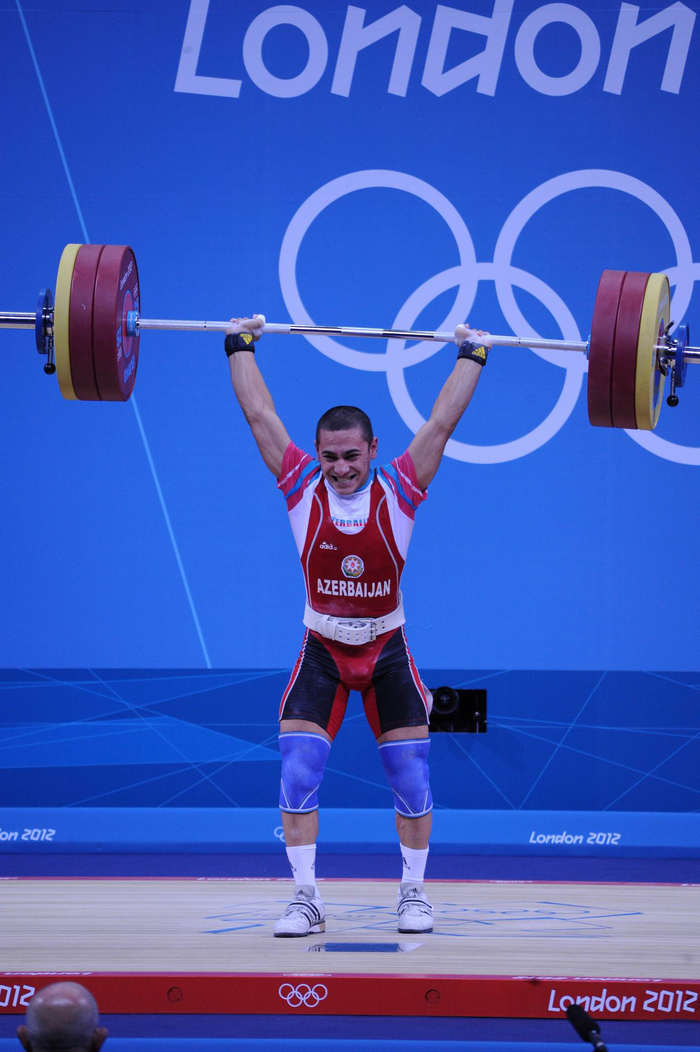 Azərbaycan Prezidenti və xanımı London olimpiadasında ağır atletika üzrə yarışda mübarizə aparan idmançımızın çıxışına baxıblar (FOTO)