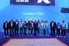 Azərbaycan Prezidenti və xanımı London olimpiadasında ağır atletika üzrə yarışda mübarizə aparan idmançımızın çıxışına baxıblar (FOTO)