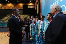 Azərbaycan Prezidenti və xanımı London olimpiadasında ağır atletika üzrə yarışda mübarizə aparan idmançımızın çıxışına baxıblar (FOTO)