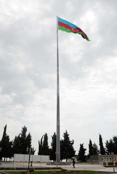 İlham Əliyev Lənkərandakı Bayraq Meydanında yaradılan şəraitlə tanış olub (FOTO)