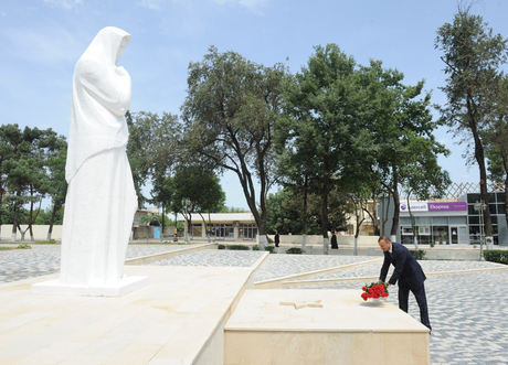 İlham Əliyev Cəlilabad şəhərinin mərkəzindəki istirahət parkında həyata keçirilən yenidənqurma işləri ilə tanış olub (FOTO)