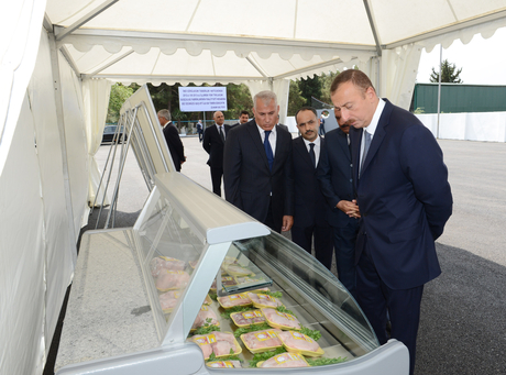 İlham Əliyev "Cəlilabad Broyler" ASC-nin quş əti istehsalı müəssisəsi ilə tanış olub (FOTO)