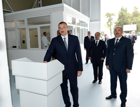 İlham Əliyev "Cəlilabad Broyler" ASC-nin quş əti istehsalı müəssisəsi ilə tanış olub (FOTO)