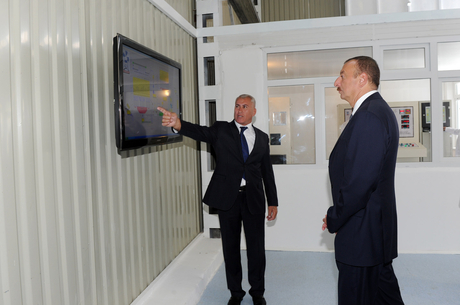 İlham Əliyev "Cəlilabad Broyler" ASC-nin quş əti istehsalı müəssisəsi ilə tanış olub (FOTO)