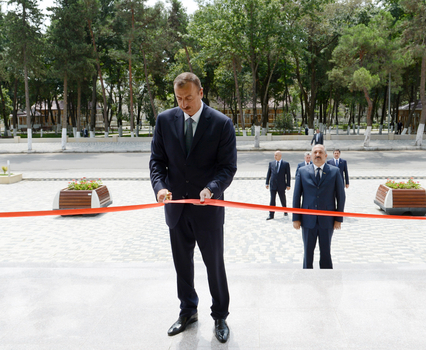 Prezident İlham Əliyev Cəlilabadda Heydər Əliyev adına Yaradıcılıq Mərkəzinin açılışında iştirak edib (FOTO)