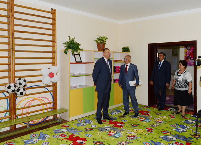 İlham Əliyev 268 nömrəli körpələr evi-uşaq bağçasının əsaslı yenidənqurmadan sonrakı vəziyyəti ilə tanış olub (FOTO)