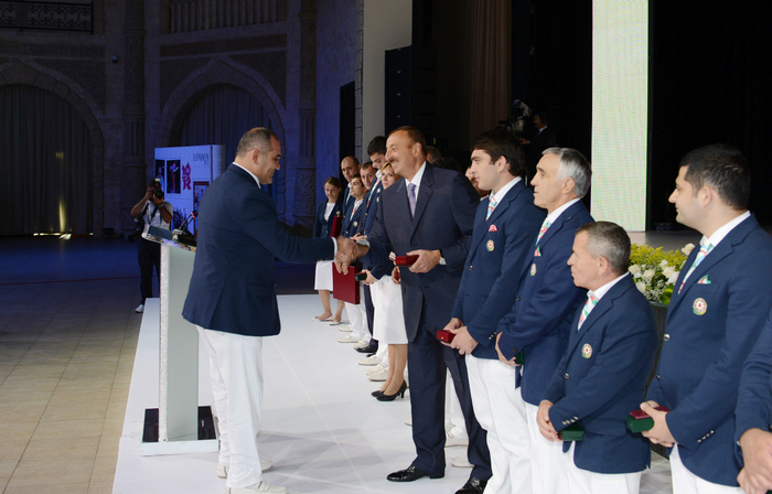 Prezident İlham Əliyev: Azərbaycanda çox güclü və mehriban idman ailəsi var (FOTO)
