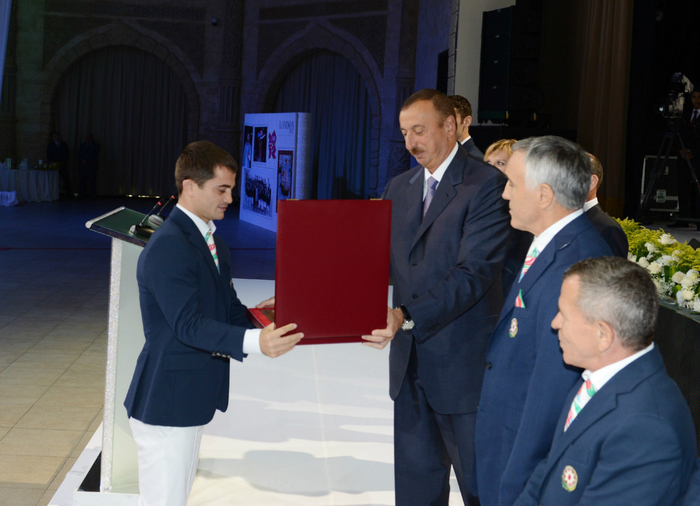 Prezident İlham Əliyev: Azərbaycanda çox güclü və mehriban idman ailəsi var (FOTO)
