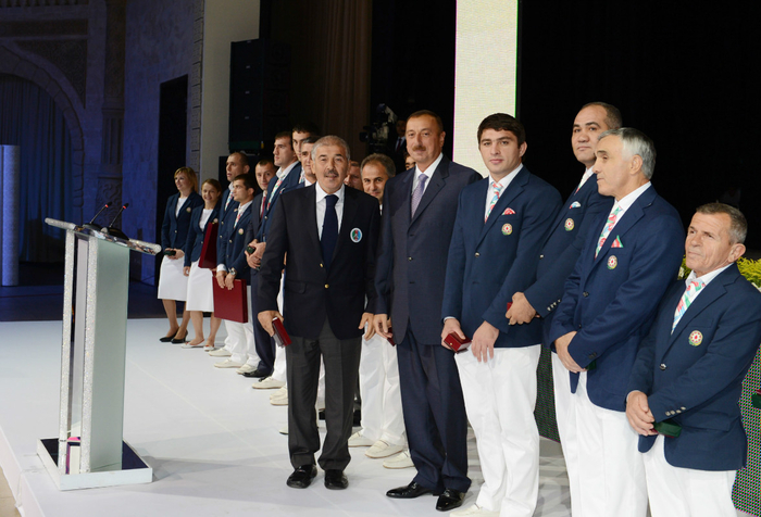 Prezident İlham Əliyev: Azərbaycanda çox güclü və mehriban idman ailəsi var (FOTO)