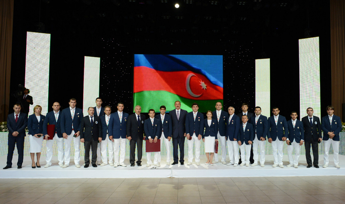 Prezident İlham Əliyev: Azərbaycanda çox güclü və mehriban idman ailəsi var (FOTO)
