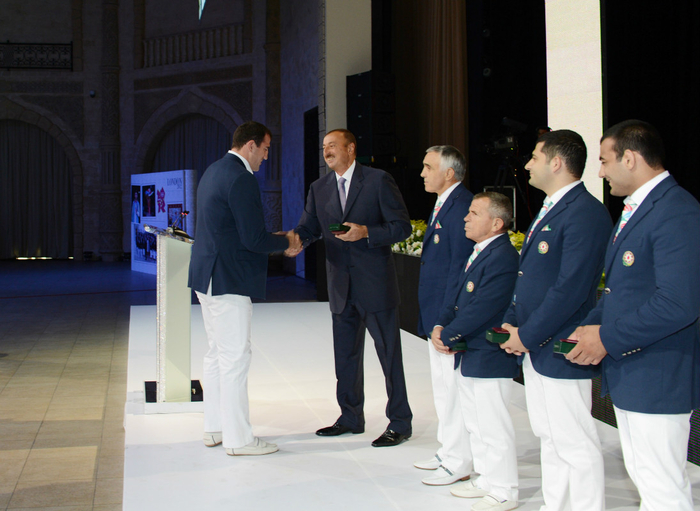 Prezident İlham Əliyev: Azərbaycanda çox güclü və mehriban idman ailəsi var (FOTO)