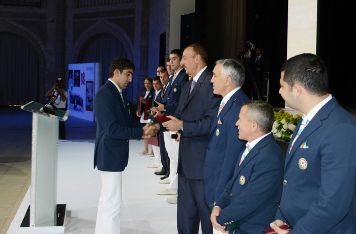 Prezident İlham Əliyev: Azərbaycanda çox güclü və mehriban idman ailəsi var (FOTO)
