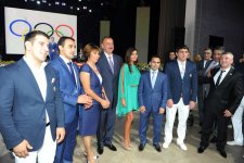 İlham Əliyev London Yay Olimpiya Oyunlarında iştirak etmiş Azərbaycan idmançıları ilə görüşüb (FOTO)